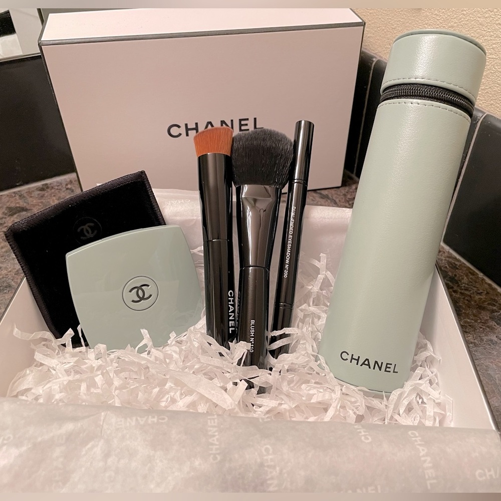 *New* Chanel limited edition compact & brush set